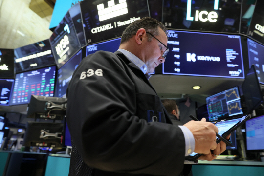 뉴욕증권거래소의 트레이더.                         로이터연합